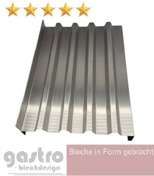 Edelstahl Tablettrutsche mit individuell gefertigter Länge in moderner Kantine installiert Edelstahl Tablettrutsche mit individuell gefertigter Länge in moderner Kantine installiert